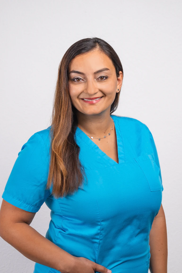 Yasemin Dezkham